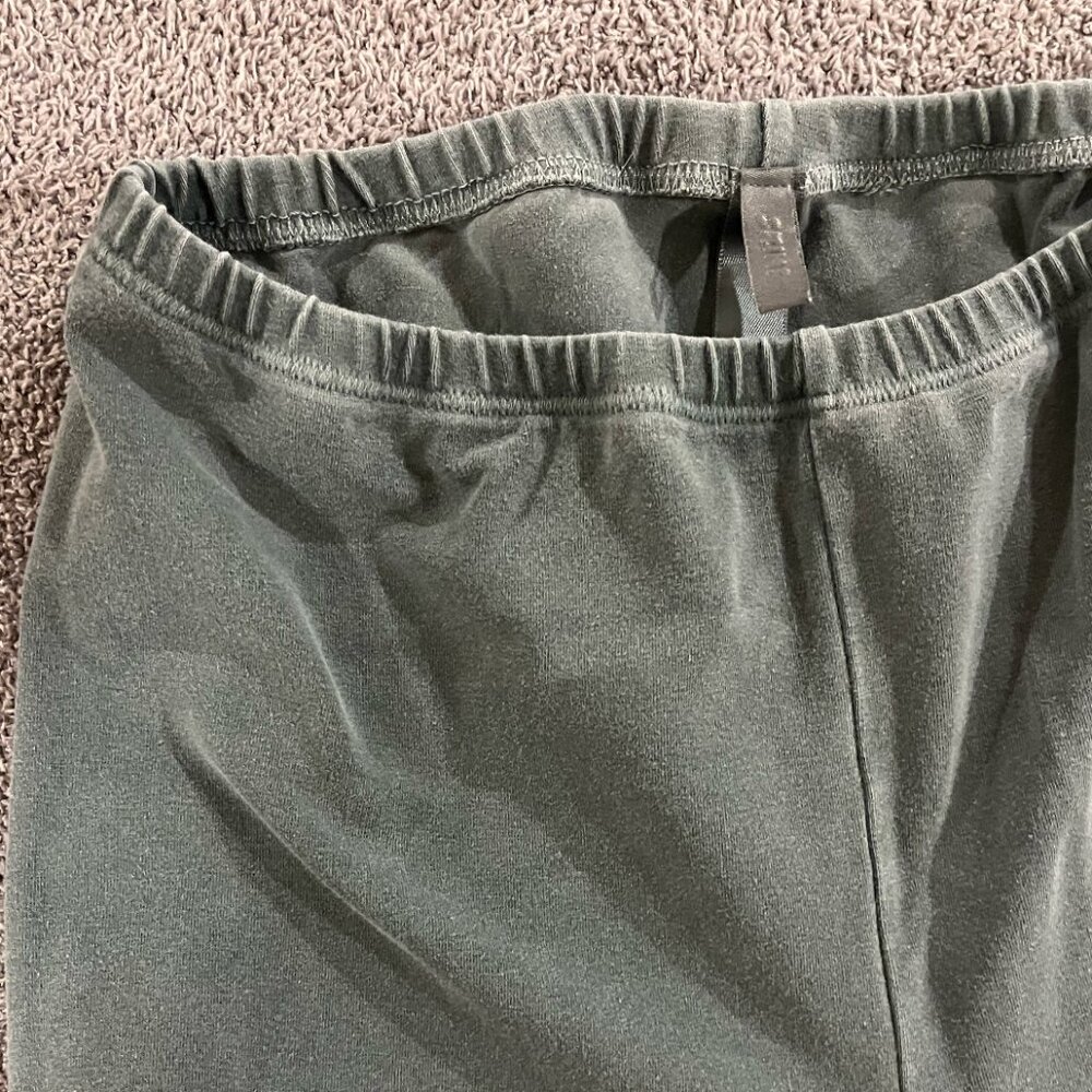 SKIMS green leggings